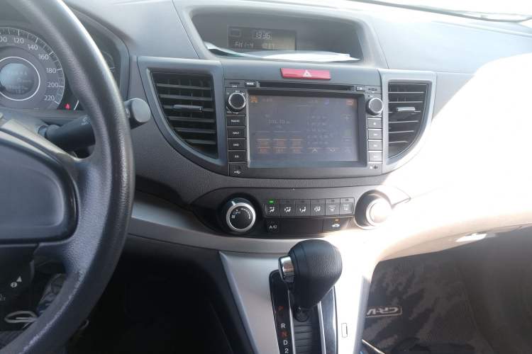 Used Honda CR-V 2012 2.0L two-wheel drive urban version
