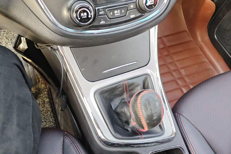 Used Baojun 560 2015 1.8L Manual Luxury Model
