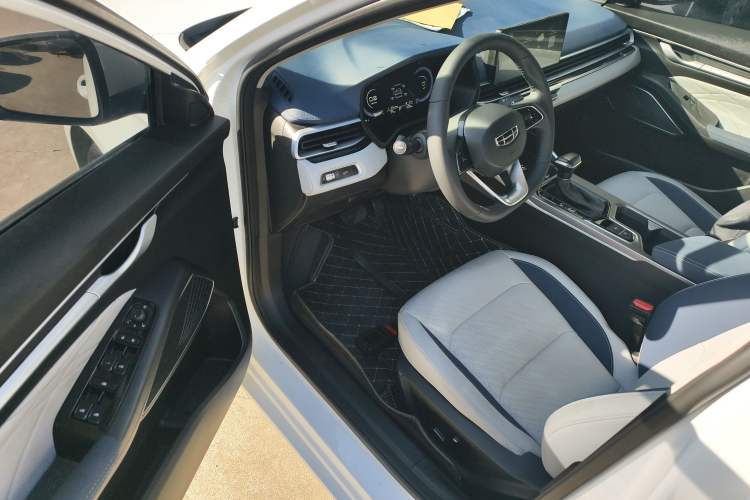 Used Geely Auto Emgrand 2022 4th Generation 1.5L CVT Flagship Model
