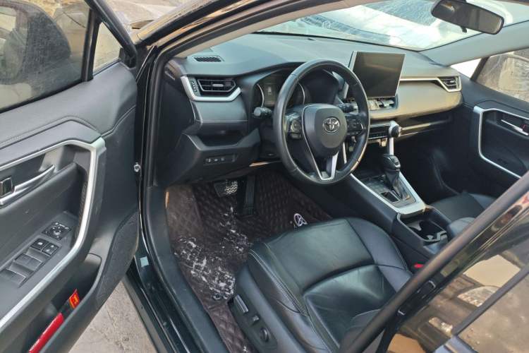 Used Toyota Wildlander 2022 2.0L CVT 4x4 Luxury PLUS Edition
