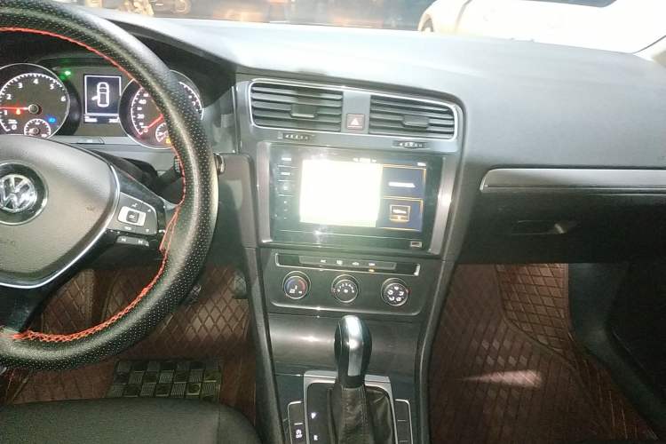 Used Volkswagen Golf 2020 200TSI DSG Comfortable and Ambitious Edition