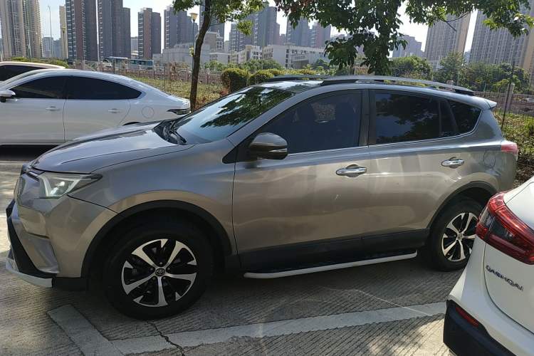 Used Toyota RAV4 2016 2.0L CVT Two-Wheel Drive Fashion Edition China V Standard