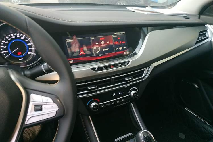 Used Changan Eado 2019 High-Energy Edition 1.6L GDI Manual Pioneer Model China VI Standard
