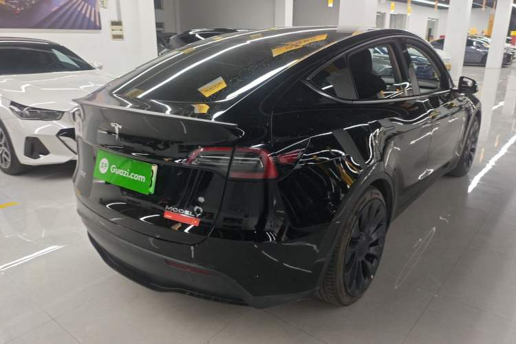 Used Tesla Model Y 2023 High-Performance All-Wheel-Drive Version
