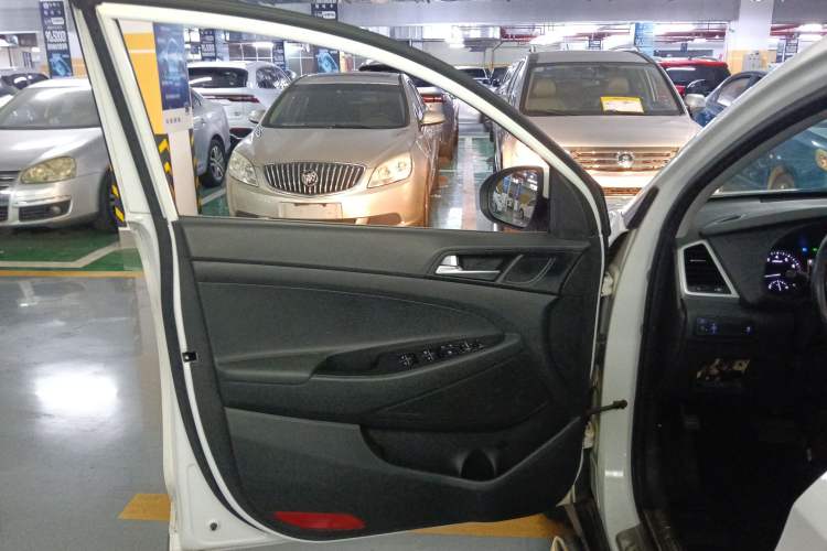 Used Hyundai Tucson 2015 1.6T Dual-Clutch Two-Wheel-Drive Smart Model
