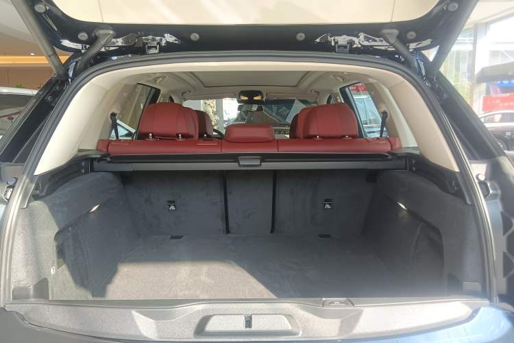 Used BMW X5 2023 xDrive 30Li Luxury M Sport Package
