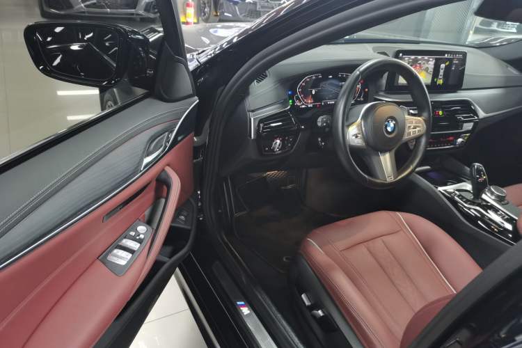 Used BMW 5 Series 2023 Restyled 530Li Leading Edition M Sport Package
