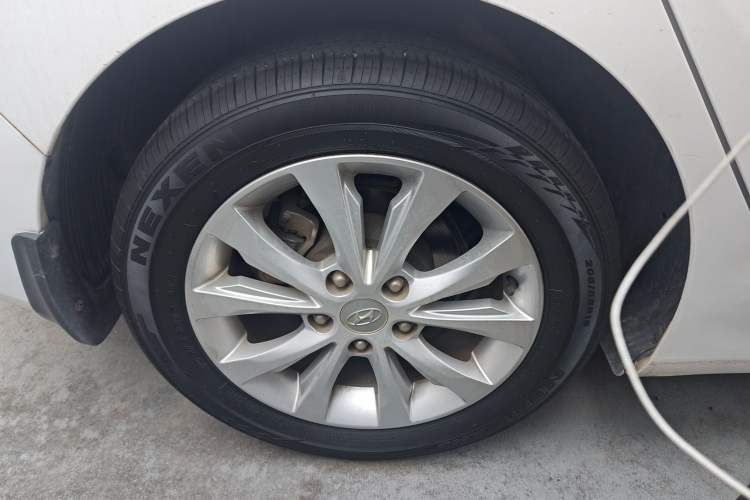 Used Hyundai Elantra 2016 1.6L Automatic Smart Version
