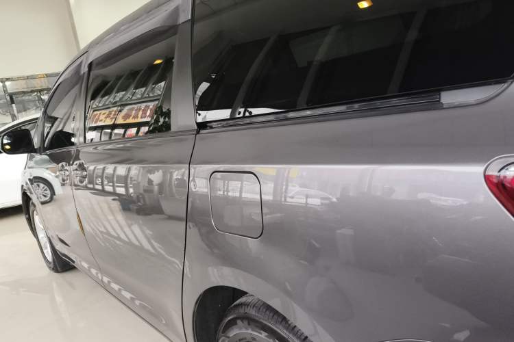 Used Toyota Sienna 2015 3.5L Two-Wheel Drive L Version—U.S. Specification