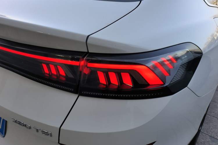 Used Volkswagen Lamando 2022 Lavida L 280TSI DSG Cool & Spicy Edition
