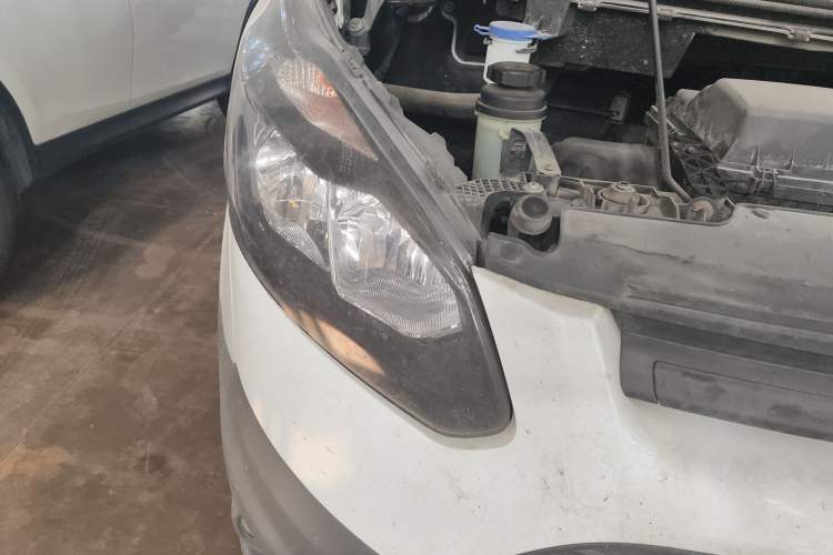 Used Ford Transit 2017 2.0T Diesel Multi-Purpose Commercial Vehicle Short Wheelbase Low Roof China V Standard