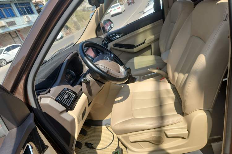 Used Baojun 730 2014 1.5L Manual Luxury Navigation ESP Version 7 Seats
