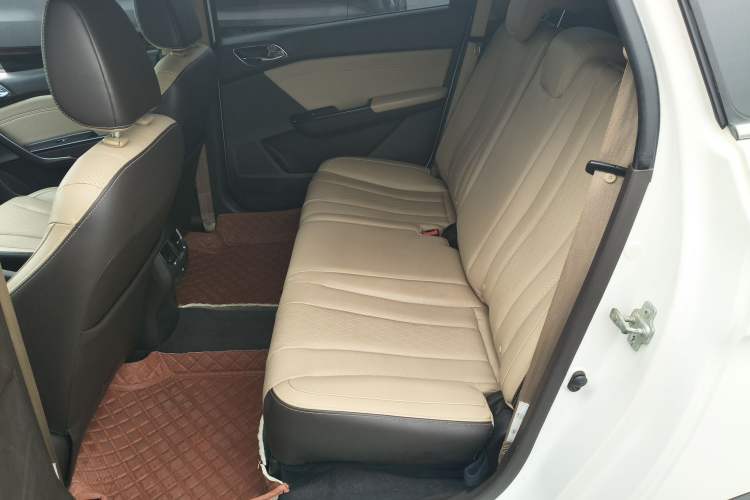 Used Baojun 310W 2017 1.5L Manual Fashion Model China V
