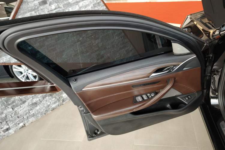 Used BMW 5 Series 2019 530Li Luxury Edition Premium Package
