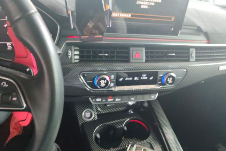 Used Audi A4L 2018 30th Anniversary Edition 40 TFSI Fashion Model
