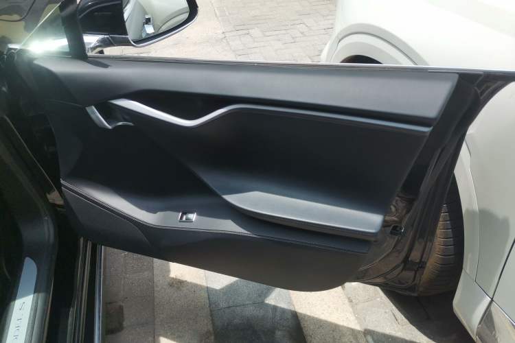 Used Tesla Model S 2019 Long-Range Version
