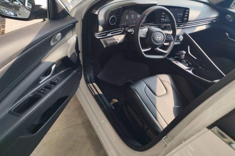 Used Hyundai Elantra 2023 1.5L CVT GLX Elite Edition
