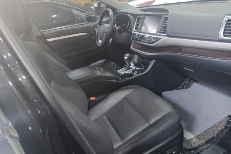 Used Toyota Highlander 2018 2.0T Four-Wheel Drive Luxury Edition 7 Seats China V Emission Standard
