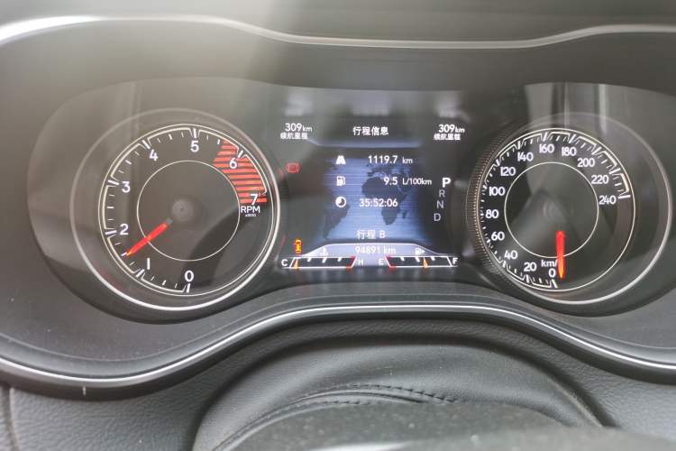 Used Jeep Cherokee 2019 2.0T Two-Wheel Drive Smart Enjoyment Version China VI
