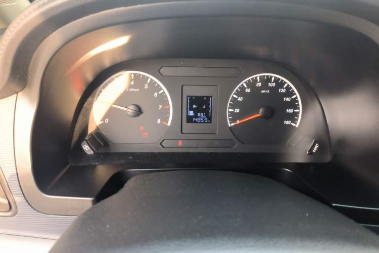 Used FORTHING Lingzhi 2023 M5L 1.6L Base Model 7 Seats
