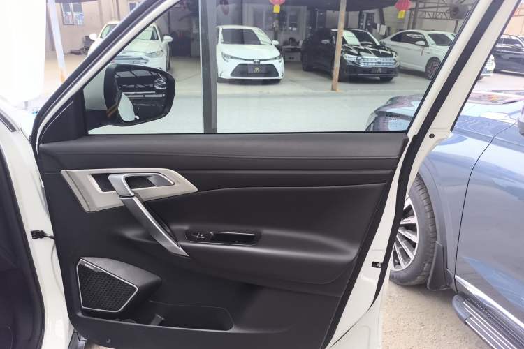 Used Geely Auto Emgrand X7 Sport 2018 1.8TD Automatic Two-Wheel Drive Smart Connect 4G Internet Edition
