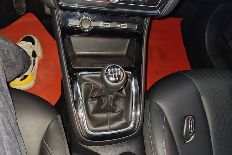 Used Roewe i5 2019 1.5L Manual 4G Connect Leehao Flagship Edition
