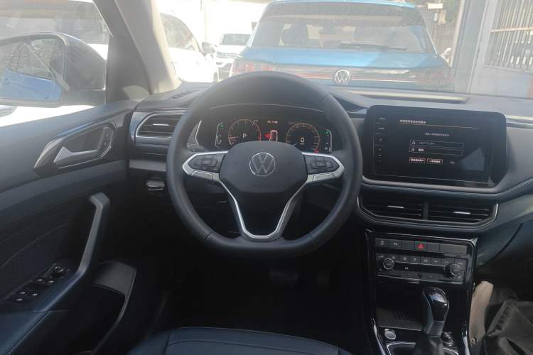 Used Volkswagen Tharu 2025 NewRui 300TSI Prestige Edition
