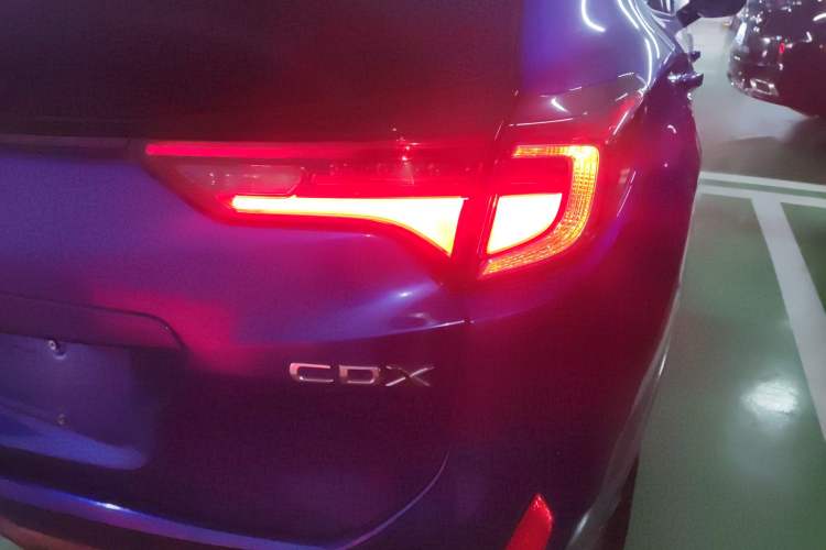 Used Acura CDX 2016 1.5T Two-Wheel Drive Deluxe Edition
