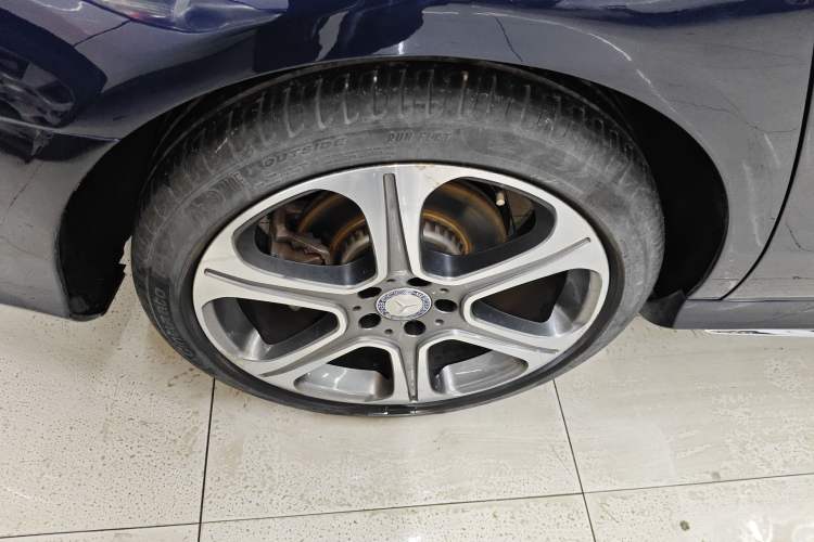 Used Mercedes-Benz E-Class 2016 E 300 L Sporty and Stylish Model