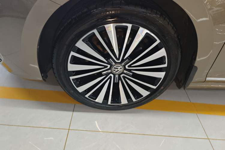 Used Volkswagen Passat 2019 330TSI Luxury Edition China VI Standard
