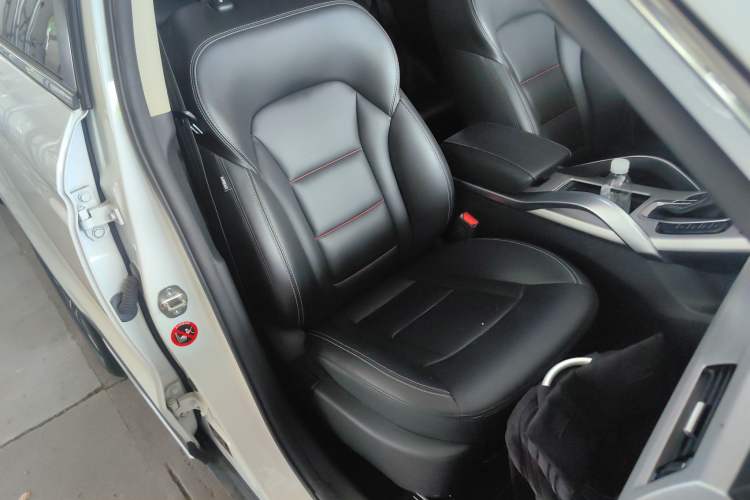 Used Geely Auto Emgrand X7 Sport 2018 1.8TD Automatic Two-Wheel Drive Smart Connect 4G Internet Edition
