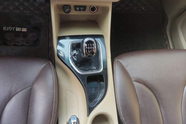 Used Baojun 730 2017 1.5T Manual Fashion Version 7 Seats China V Emission Standard
