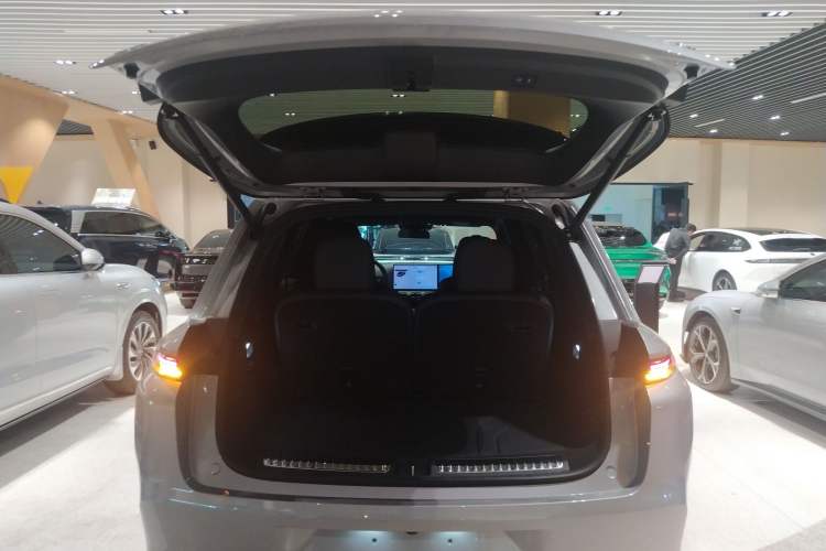 Used Li Auto L8 2024 Ultra Model
