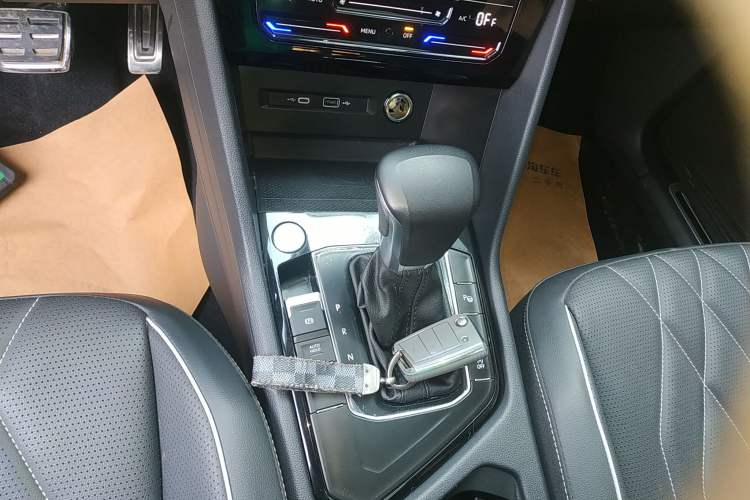 Used Volkswagen Tiguan L 2023 Restyled 330TSI Automatic Two-Wheel Drive R-Line Enhanced Comfort Version