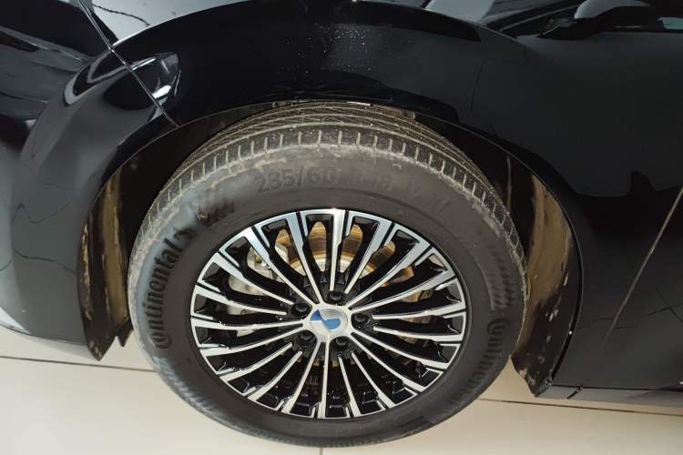 Used Denza D9 2024 DM-i 1050 Luxury Model
