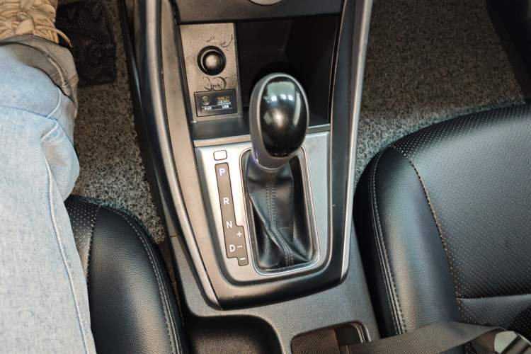 Used Hyundai Elantra 2016 1.6L Automatic Smart Version
