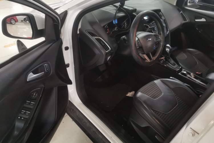 Used Ford Focus 2015 Hatchback 1.6L Automatic Fashion Edition