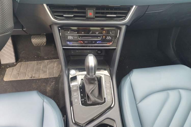 Used Volkswagen Tharu 2024 300TSI Two-Wheel-Drive Moon Luxury Edition
