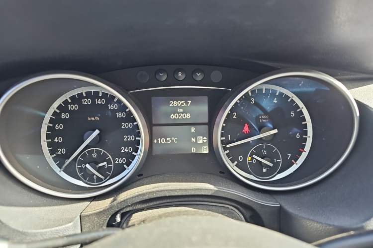 Used Mercedes-Benz R-Class 2017 R 320 4MATIC Business Edition Prestige Model