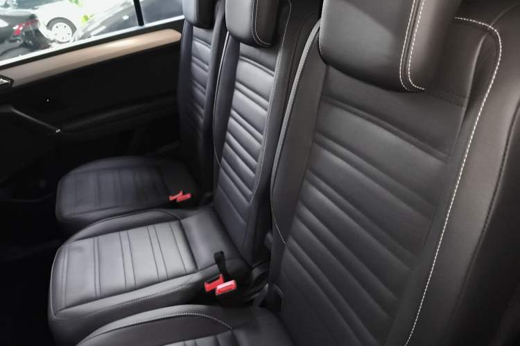 Used Volkswagen Touran 2016 Volkswagen Touran L 280TSI DSG Luxury Edition
