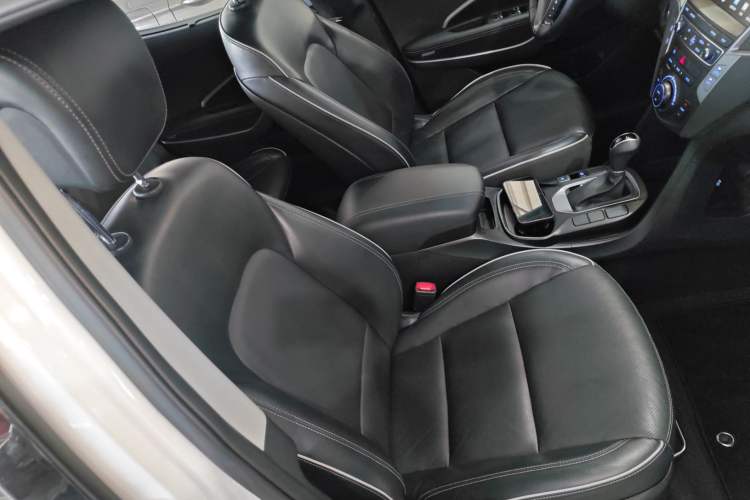 Used Hyundai Santa Fe 2017 2.4L Automatic Two-Wheel Drive Smart Version 5 Seats
