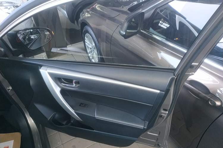 Used Toyota Corolla 2017 Revised Dual-Engine 1.8L E-CVT Elite Edition
