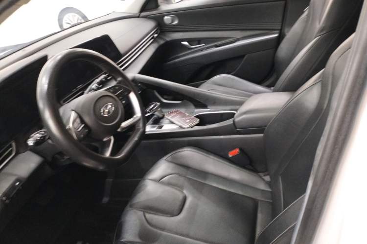 Used Hyundai Elantra 2021 1.5L CVT LUX Prestige Edition