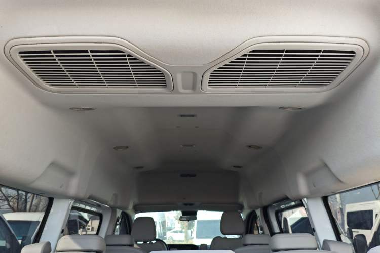 Used Ford Transit 2023 2.0T Diesel Manual Commercial & Travel Version Mid-axle Medium Roof 7/8/9-Seater
