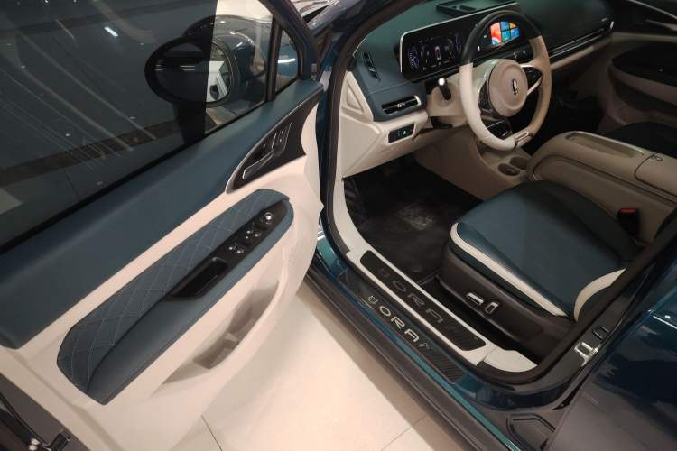 Used ORA Good Cat 2023 401 km Standard Range Luxury Version Lithium Iron Phosphate