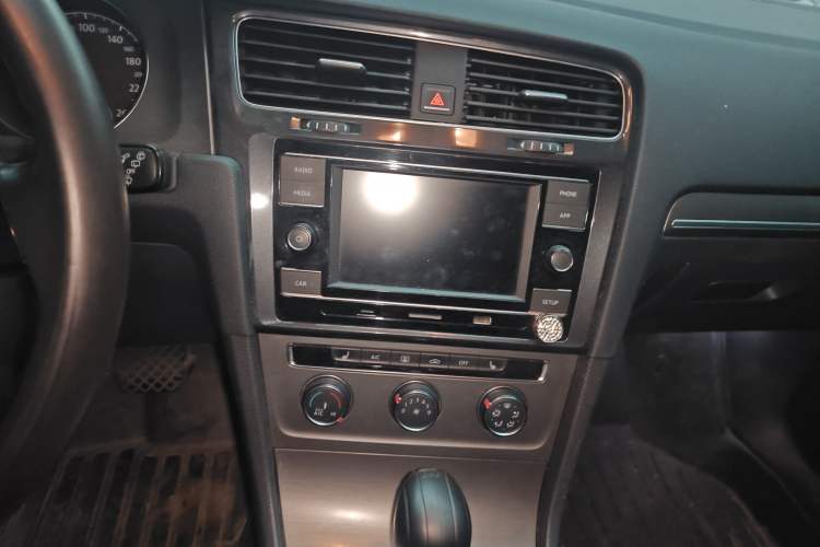 Used Volkswagen Golf 2016 230TSI Automatic Luxury Version
