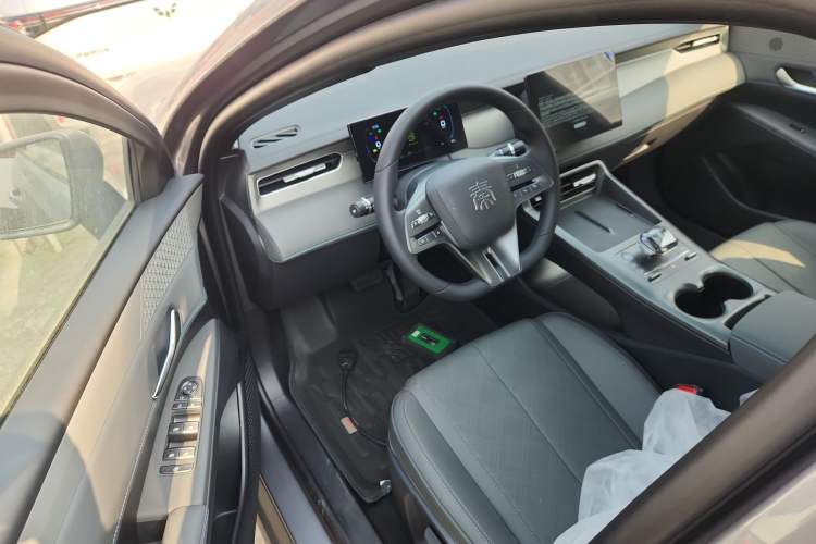 Used BYD Qin PLUS 2025 DM-i Smart Drive 55KM Leading Model
