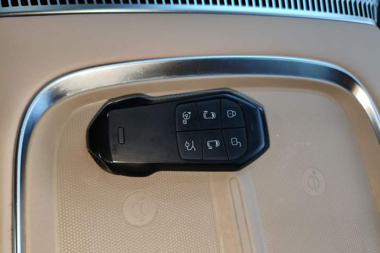 Used XPeng X9 2024 640 All-Wheel Drive High-Performance Max
