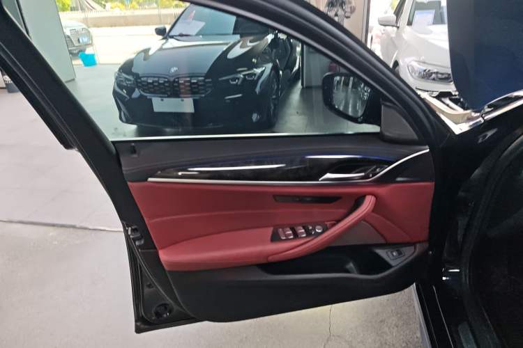 Used BMW 5 Series 2022 Restyled 530Li Leading Edition M Sport Package
