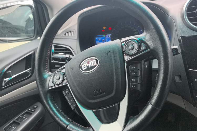 Used BYD S7 2015 2.0T Automatic Prestige Model
